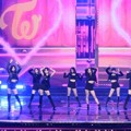 Awalnya, Twice menyanyikan penampilan di KBS Gayo Daechukjae 2017 dengan lagu 'Signal'.