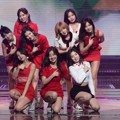 Di setiap penampilannya di KBS Gayo Daechukjae 2017, Twice selalu tampil menawan juga imut.