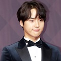Yang Se Jong ganteng banget di Red Carpet SBS Drama Awards 2017