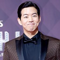 Lee Sang Yoon makin ganteng di Red Carpet SBS Drama Awards 2017