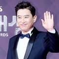 Kim Won Hae tak kalah eksis di Red Carpet SBS Drama Awards 2017