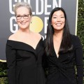 Meryl Streep dan sutradara Ai-Jen Poo juga kompak di Red Carpet Golden Globe Awards 2018.