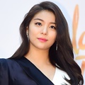 Menjadi kandidat kuat pemenang Best OST, Ailee tampil cantik di red carpet Golden Disc Awards 2018.