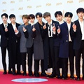 Para member Wanna One super ganteng di di red carpet Golden Disc Awards 2018 dan digadang-gadang menjadi pemenang Best New Artist of the Year.