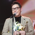 Yoon Jong Shin berhasil meraih Digital Bonsang berkat lagu 'Like This' di Golden Disc Awards 2018.