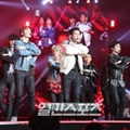 Aksi panggung EXO saat membawakan 'The Eve', 'Diamond', 'Run This' serta 'Ko Ko Bop' di Golden Disc Awards 2018.