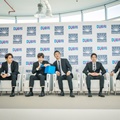 Banyak fans yang menyambut kedatangan EXO di Bandara hingga memenuhi tempat press conference.