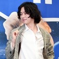 Pose gokil Heechul di jumpa pers variety show 'Super TV'