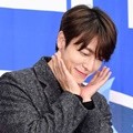 Imutnya Donghae di jumpa pers variety show 'Super TV'