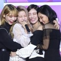 Mamamoo Berpelukan Tahan Dingin di Red Carpet Seoul Music Awards 2018