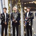 Super Junior Raih Piala Bonsang