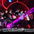 NCT 127 Nyanyikan Lagu 'Limitless' dan 'Cherry Bomb'