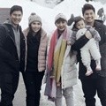 Ini momen Glenn dan Chelsea berpose bersama Michael Alinskie serta istrinya, Sherly Fausta.