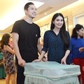 Harvey Moeis dan Sandra Dewi di Rumah Sakit Pondok Indah