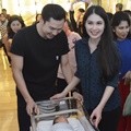 Harvey Moeis dan Sandra Dewi di Rumah Sakit Pondok Indah