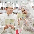 Tommy Kurniawan memberikan mahar berupa 15 mayam emas atau sekitar 49,5 gram emas.