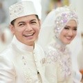 Aura bahagia terus terpancar di wajah Tommy Kurniawan dan Lisya.