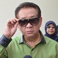 Anwar Fuadi Hadir di Prosesi Pemakaman Sys NS