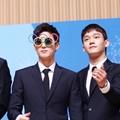 Suho juga sempat menyedot perhatian dengan memakai kacamata olimpiade yang membuat penampilannya terlihat lucu.