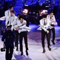 EXO terlihat begitu keren membawakan lagu 'Growl' di penutupan Olimpiade Musim Dingin Pyeongchang 2018.