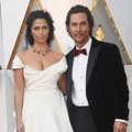 Camila Alves dan Matthew McConaughey di Red Carpet Oscar 2018