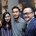 Syahnaz Sadiqah Temani Jeje Govinda Fitting Jas Pengantin