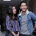Syahnaz Sadiqah Temani Jeje Govinda Fitting Jas Pengantin