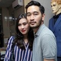 Syahnaz Sadiqah Temani Jeje Govinda Fitting Jas Pengantin