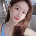 Berbeda dengan Korea yang sedang musim dingin, Kim Sae Ron bebas mengenakan pakaian sedikit terbuka selama berlibur di Bali.