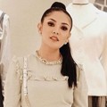 Gaya cantik dan anggun Nindy di acara pembukaan Dior.