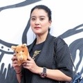 Marcella Zalianty Ditemui di Pameran Seni Badak Sumatera