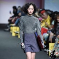 Yeeun CLC tampil unik di debutnya menjadi model untuk Seoul Fashion Week 2018.