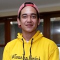 Adipati Dolken Ditemui Saat Media Gathering Film 'Teman Tapi Menikah'