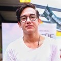 Adipati Dolken di Konferensi Pers IFlix