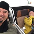 Bulan April dimanfaatkan oleh sejumlah selebriti untuk liburan ke luar negeri, termasuk Ahmad Dhani dan Mulan Jameela.