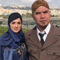 Perjalanan religi Dhani dan Mulan dilanjutkan dengan menikmati pemandangan Masjid Al Aqsa dari atas Bukit Zaitun di Yerusalem. Perjalanan religi Dhani dan Mulan dilanjutkan dengan menikmati pemandangan Masjid Al Aqsa dari atas Bukit Zaitun di Yerusalem.