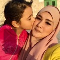 Saat mengunjungi Masjid Al Aqsa, Mulan berkesempatan bertemu dengan seorang gadis Palestina bernama Abrar. Saat mengunjungi Masjid Al Aqsa, Mulan berkesempatan bertemu dengan seorang gadis Palestina bernama Abrar.