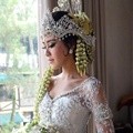 Setelah dilamar pada 12 November 2017, Syahnaz Sadiqah resmi dinikahi Jeje Govinda pada Sabtu, 21 April 2018.