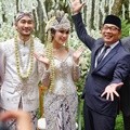 Pasca akad, Syahnaz dan Jeje tak lupa berpose bersama Ridwan Kamil.