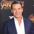 Josh Brolin tebar senyum sumringah di global premiere film 'Avengers: Infinity War'.