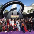 Para Fans mengenakan kostum superhero Marvel di global premiere film 'Avengers: Infinity War'.
