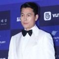 Jung Woo Sung datang sebagai nominasi pemenang Best Actor Film di Baesang Art Awards 2018.