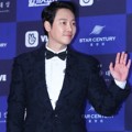 Kim Dong Wook datang sebagai nominasi peraih Best Supporting Actor Film di Baesang Art Awards 2018.