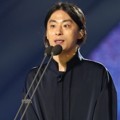 Gu Gyo Hwan meraih penghargaan Best New Actor kategori film.