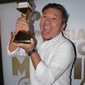 Gading Marten Menang di Kategori Pemeran Pendukung Pria Terbaik IBOMA 2018 Gading Marten Menang di Kategori Pemeran Pendukung Pria Terbaik IBOMA 2018