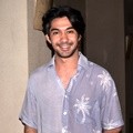 Reza Rahadian di Peluncuran Trailer Film 'The Gift'