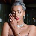 Sah jadi istri Greg Nwokolo, Kimmy memamerkan cincin berliannya. Cantik banget ya?