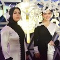 Aisyahrani dan Syahrini di SCTV Music Awards 2018