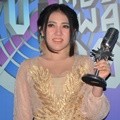 Via Vallen Bawa Pulang Penghargaan Penyanyi Dangdut Paling Ngetop SCTV Music Awards 2018