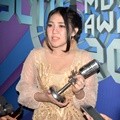 Via Vallen Bawa Pulang Penghargaan Penyanyi Dangdut Paling Ngetop SCTV Music Awards 2018